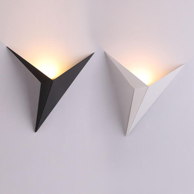 Lámpara de pared interior nórdica minimalista triangular de hierro para escaleras