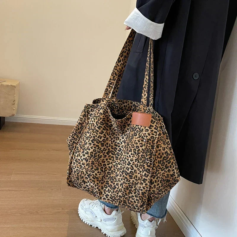 Bolso tote de hombro extragrande de lona con estampado de leopardo y gran capacidad