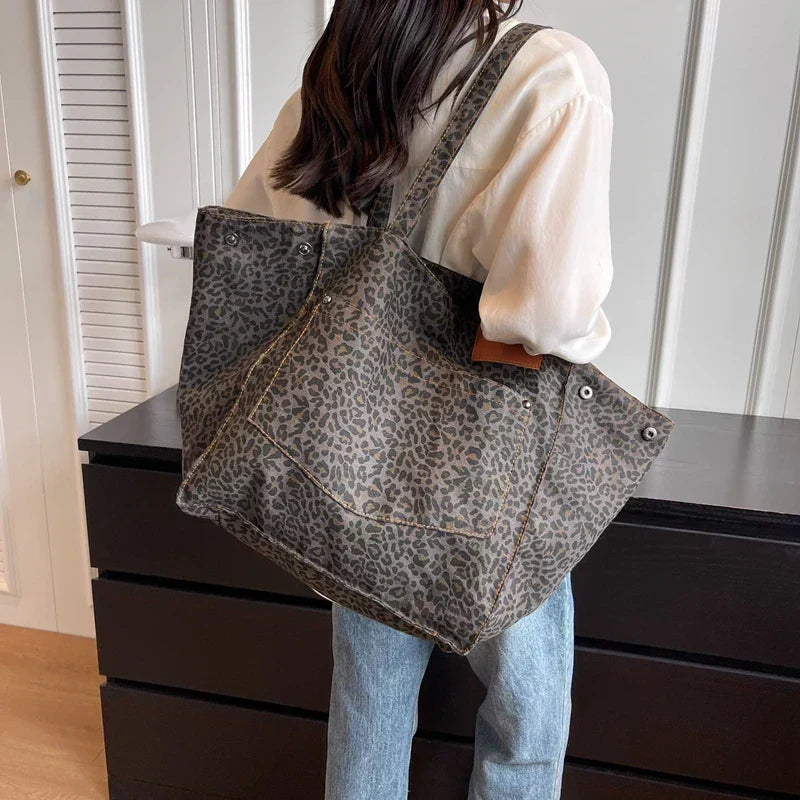 Bolso tote de hombro extragrande de lona con estampado de leopardo y gran capacidad