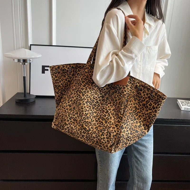 Bolso tote de hombro extragrande de lona con estampado de leopardo y gran capacidad