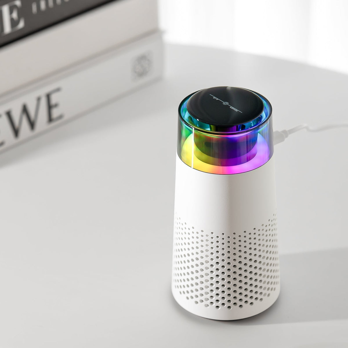 Purificador de aire y humidificador compacto que neutraliza los olores de mascotas