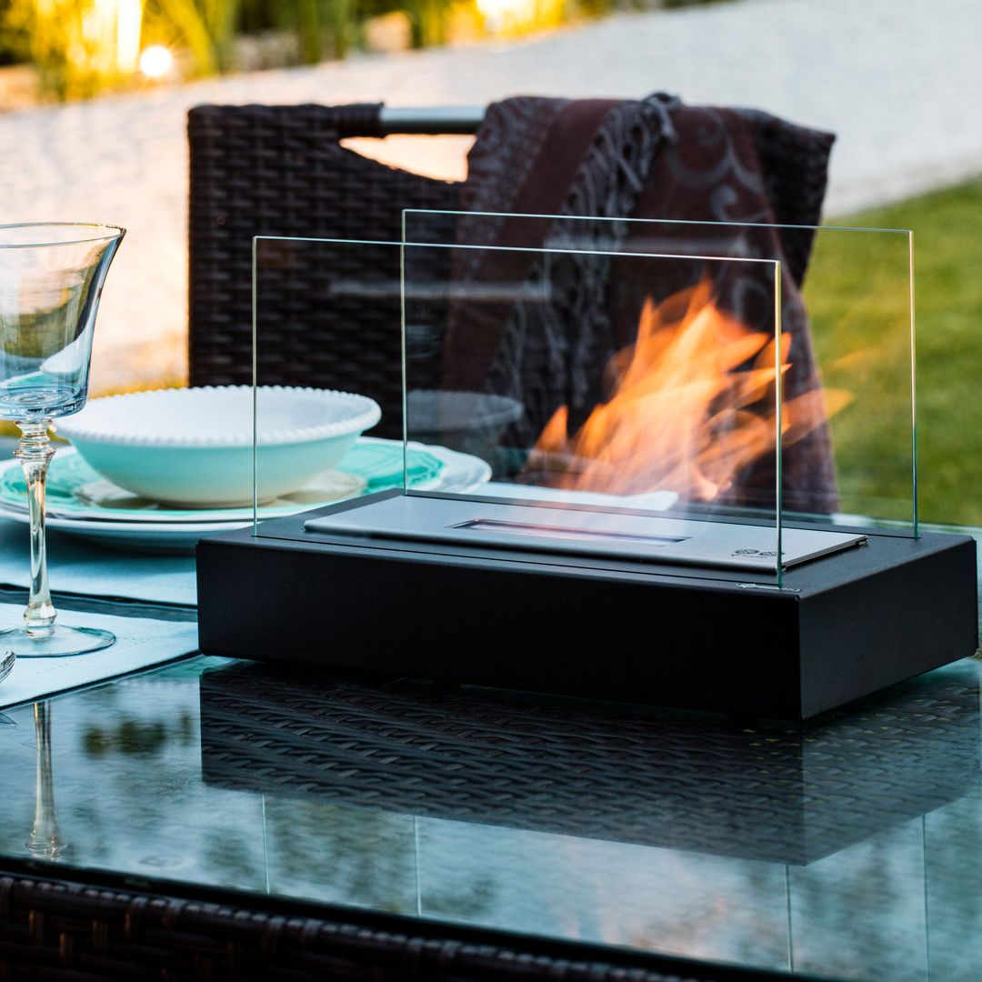 Lámpara de mesa con chimenea portátil, vidrio rectangular y base metálica para pared