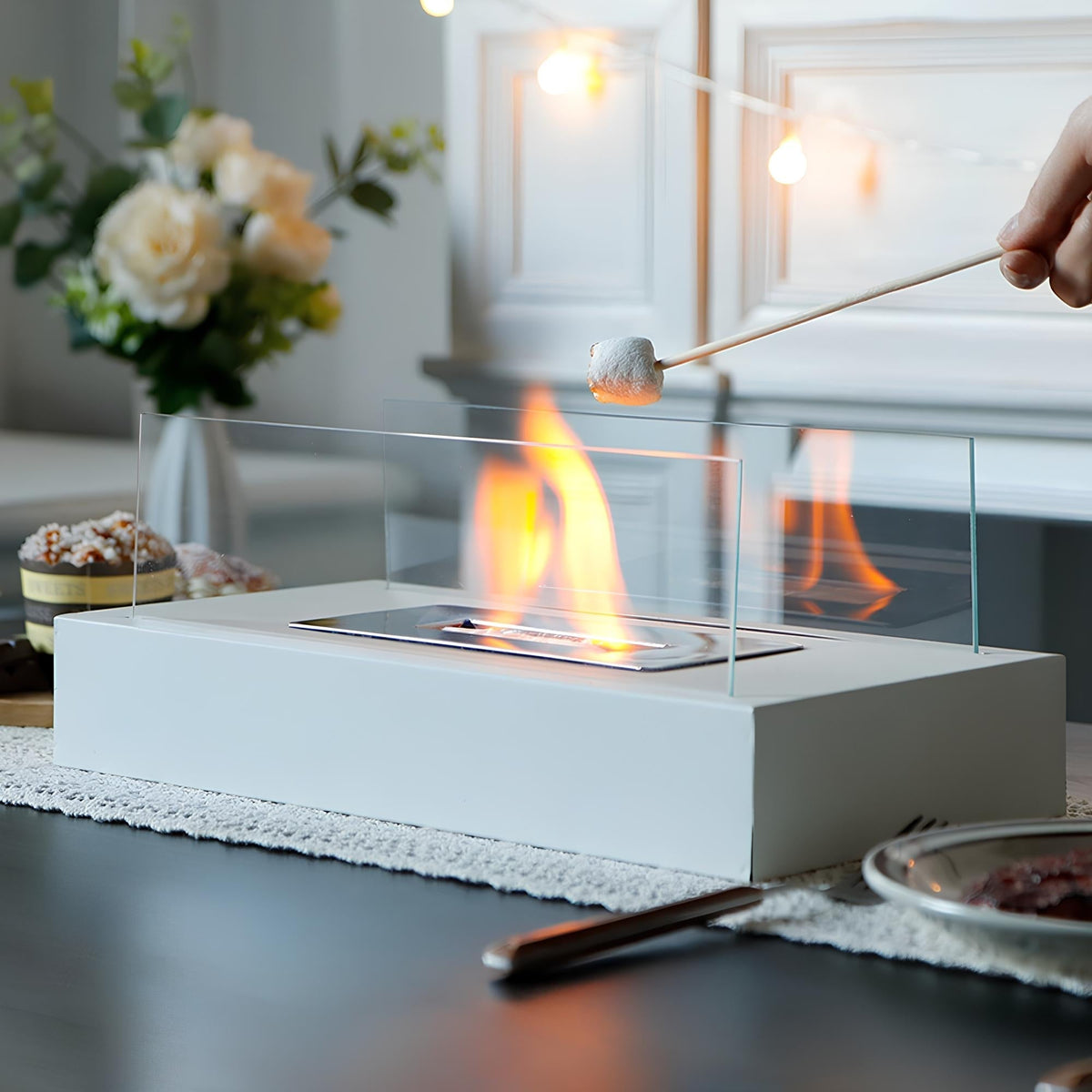 Lámpara de mesa con chimenea portátil, vidrio rectangular y base metálica para pared