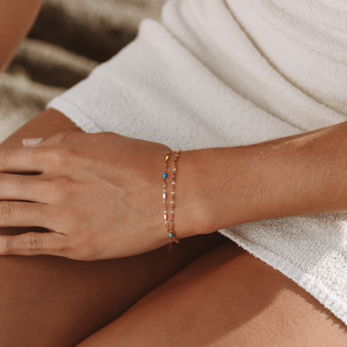 Pulsera minimalista de uso diario, de cadena fina con cristales arcoíris, combinable en capas