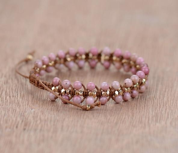 Pulsera ajustable de cuentas de rodonita hecha a mano con corazón del chakra