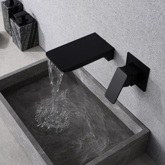 Grifo de baño minimalista de pared, con salida de agua en cascada sin contacto y acabado sólido