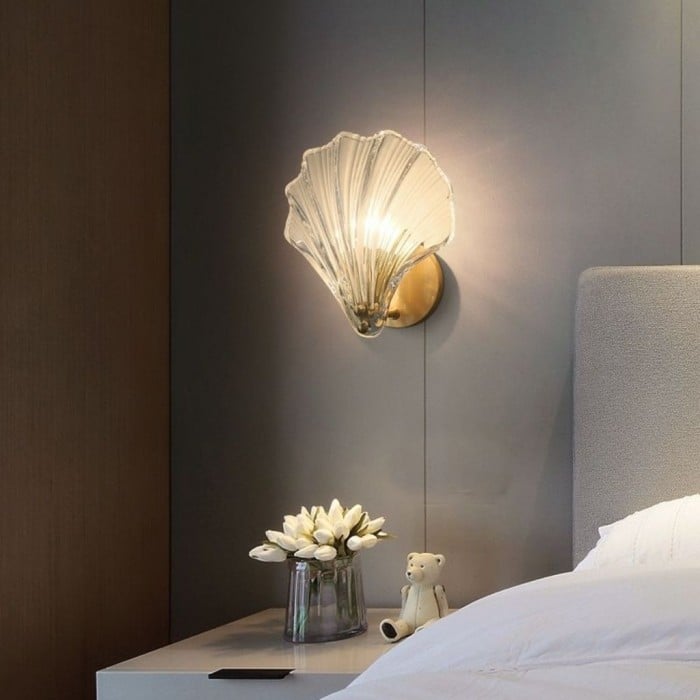 Aplique de pared Art Déco escultórico de vidrio estriado con forma de concha marina
