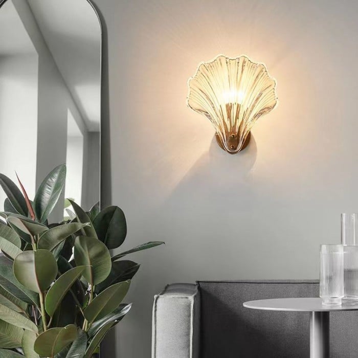 Aplique de pared Art Déco escultórico de vidrio estriado con forma de concha marina