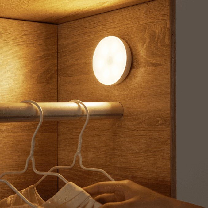 Aplique de pared redondo inteligente recargable con sensor de movimiento y montaje adhesivo