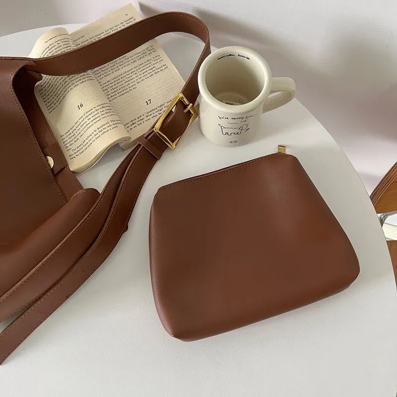 Bolso de hombro versátil de cuero sintético, espacioso, con correa ajustable para uso diario