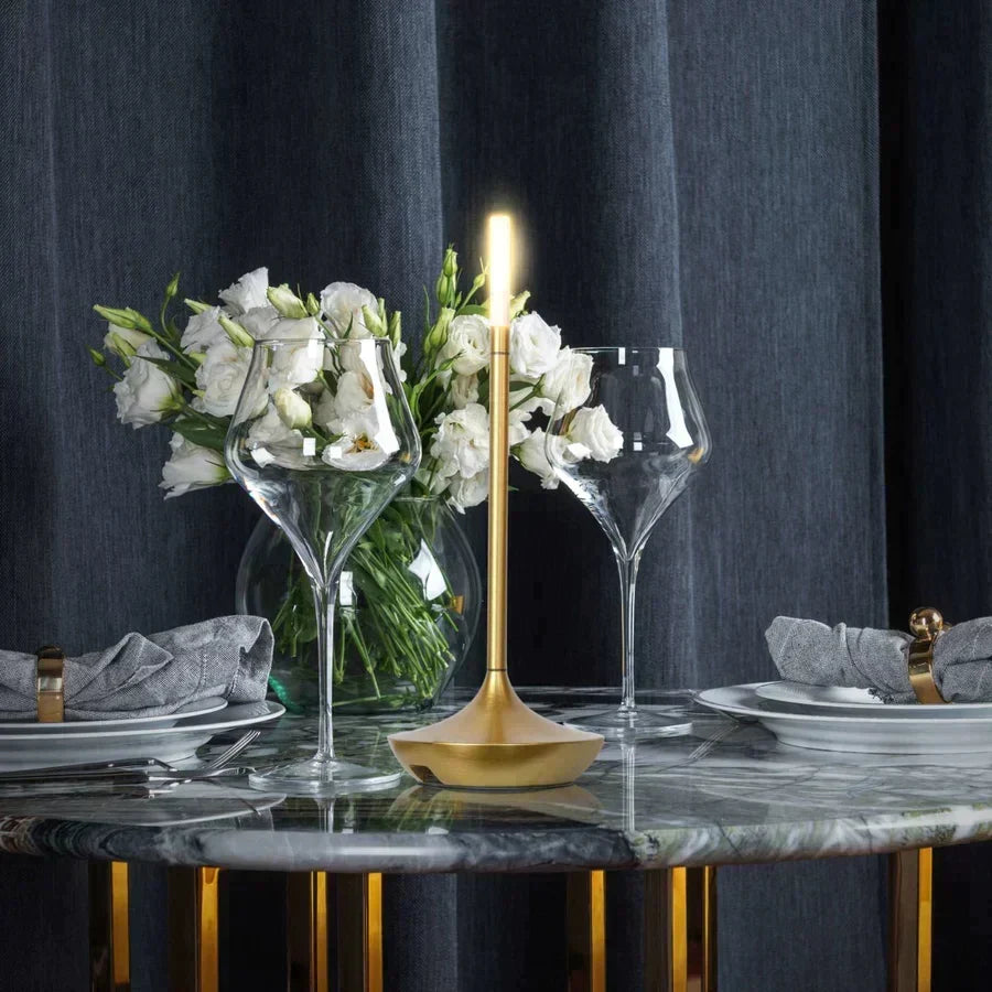 Lámpara de mesa elegante con forma de vela, aluminio, recargable y regulable