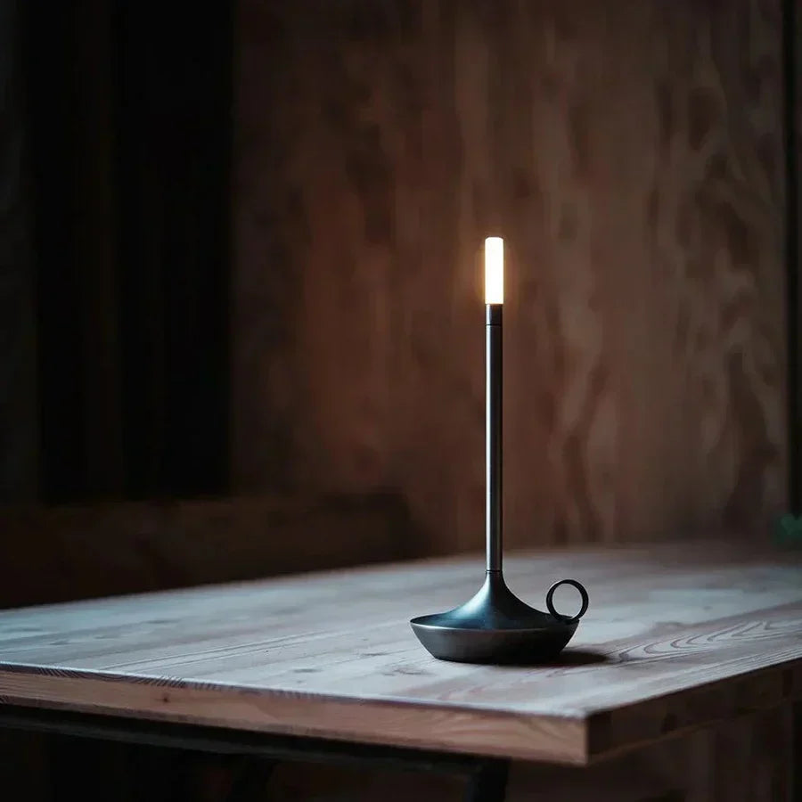 Lámpara de mesa elegante con forma de vela, aluminio, recargable y regulable