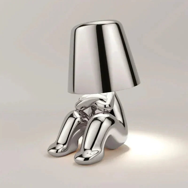 Lámpara de mesa ambiental escultural de aluminio y resina, regulable, recargable e inalámbrica