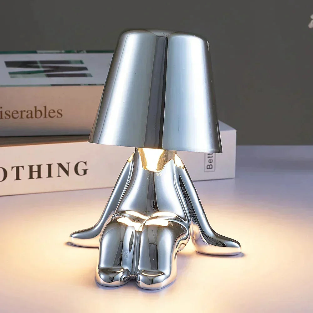 Lámpara de mesa ambiental escultural de aluminio y resina, regulable, recargable e inalámbrica