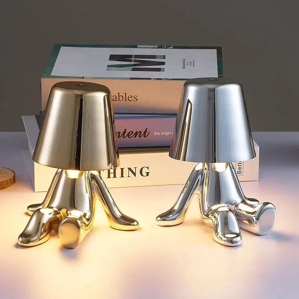 Lámpara de mesa ambiental escultural de aluminio y resina, regulable, recargable e inalámbrica
