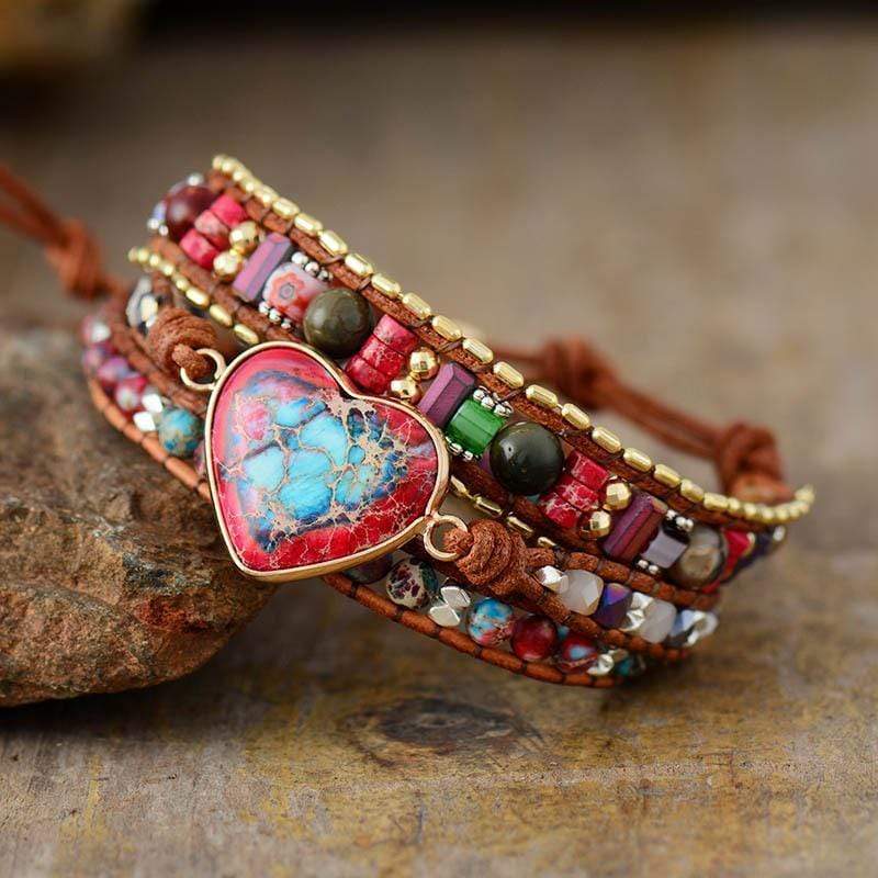 Pulsera artesanal envolvente bohemia de jaspe natural con dije de corazón