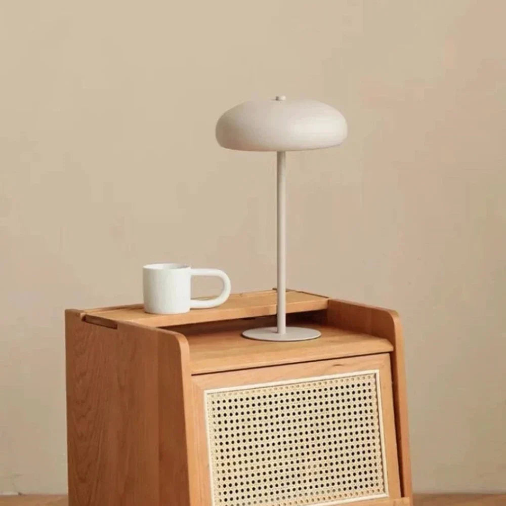 Lámpara de mesa portátil recargable con silueta redondeada retro y control táctil