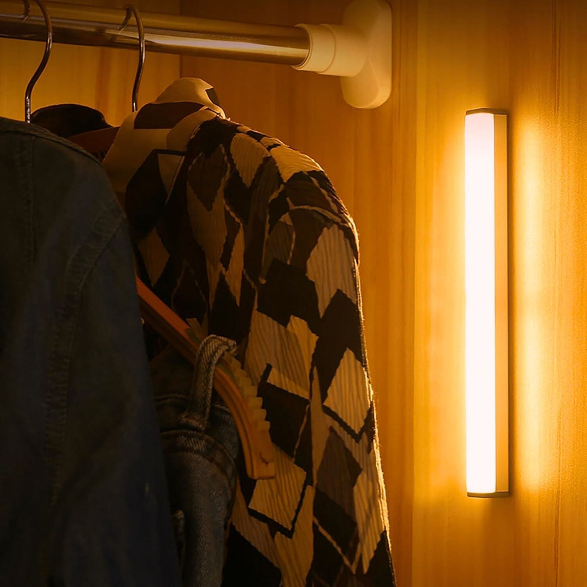 Luz nocturna magnética inalámbrica recargable con sensor de movimiento para debajo de armarios