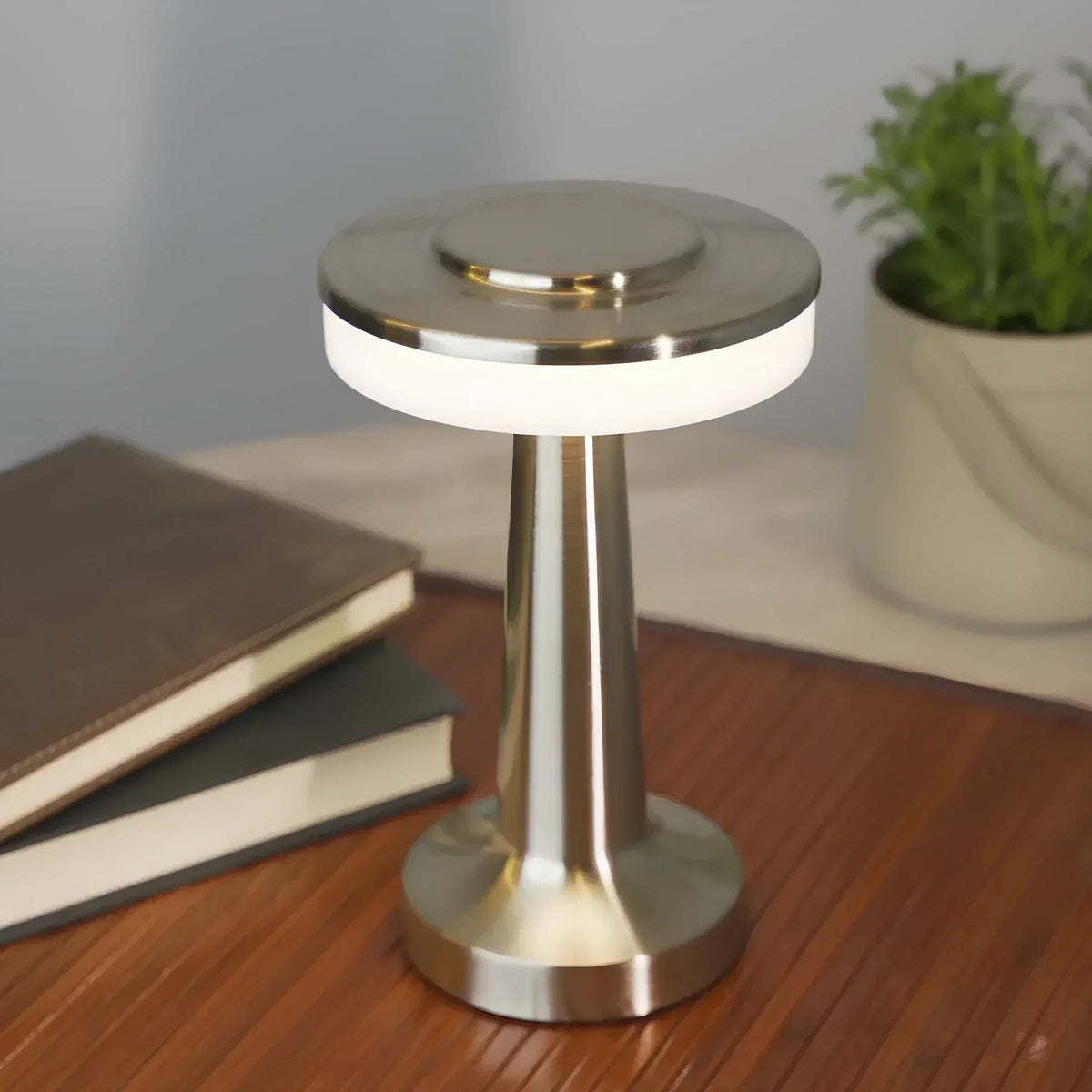 Lámpara de mesa de metal retro inalámbrica, recargable y regulable