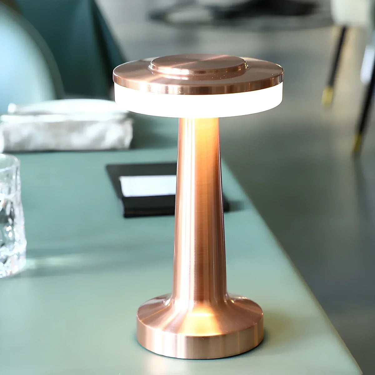 Lámpara de mesa de metal retro inalámbrica, recargable y regulable