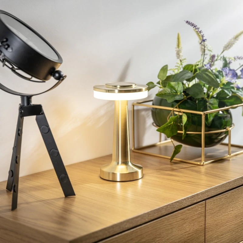 Lámpara de mesa de metal retro inalámbrica, recargable y regulable
