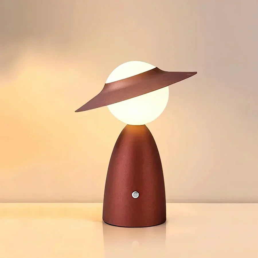 Lámpara de mesa inalámbrica de metal con silueta de sombrero, táctil y regulable