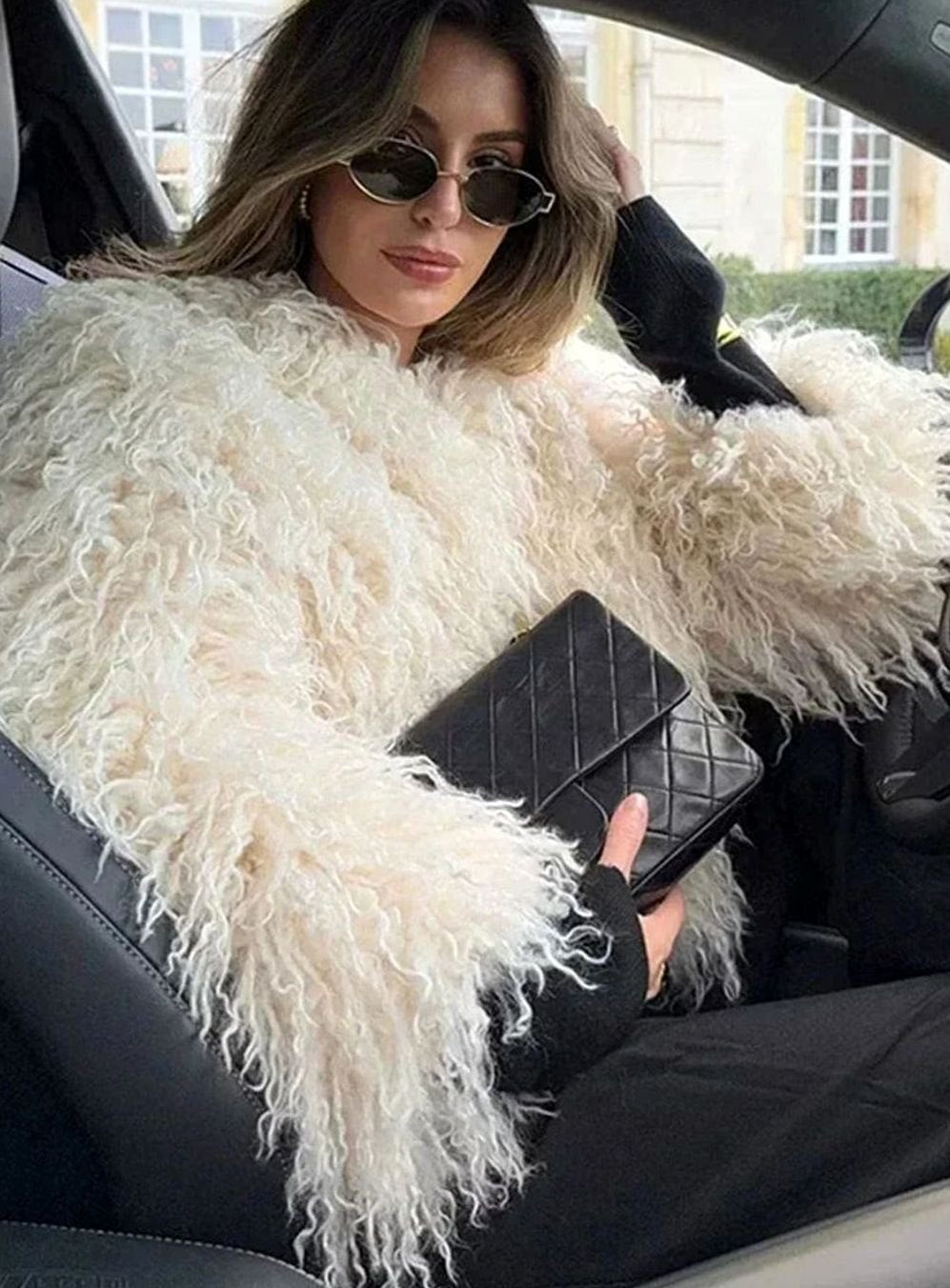 Abrigo largo de piel sintética suave color beige para mujer con manga larga