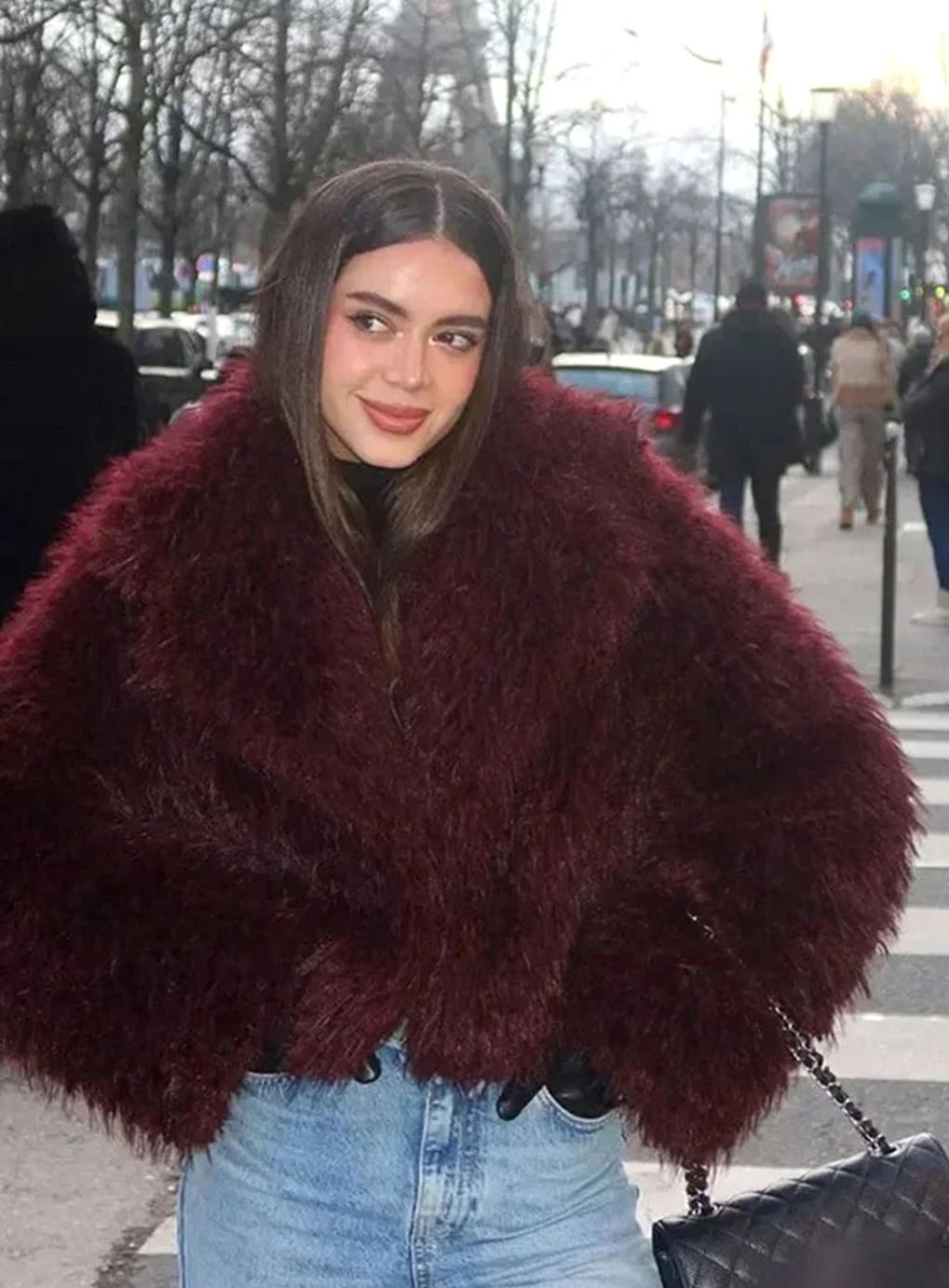 Abrigo de piel sintética suave color burdeos para mujer con cuello grande