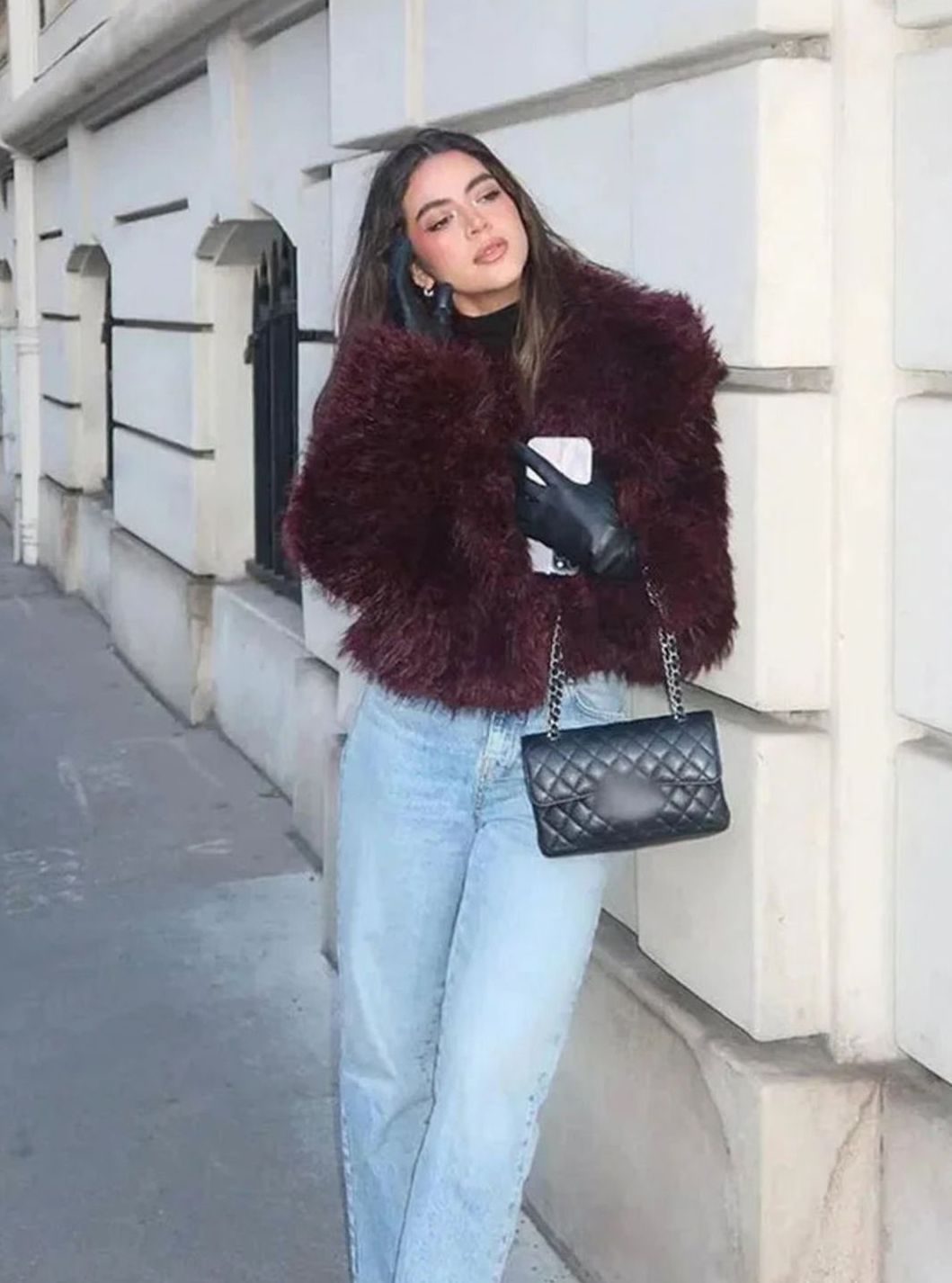 Abrigo de piel sintética suave color burdeos para mujer con cuello grande