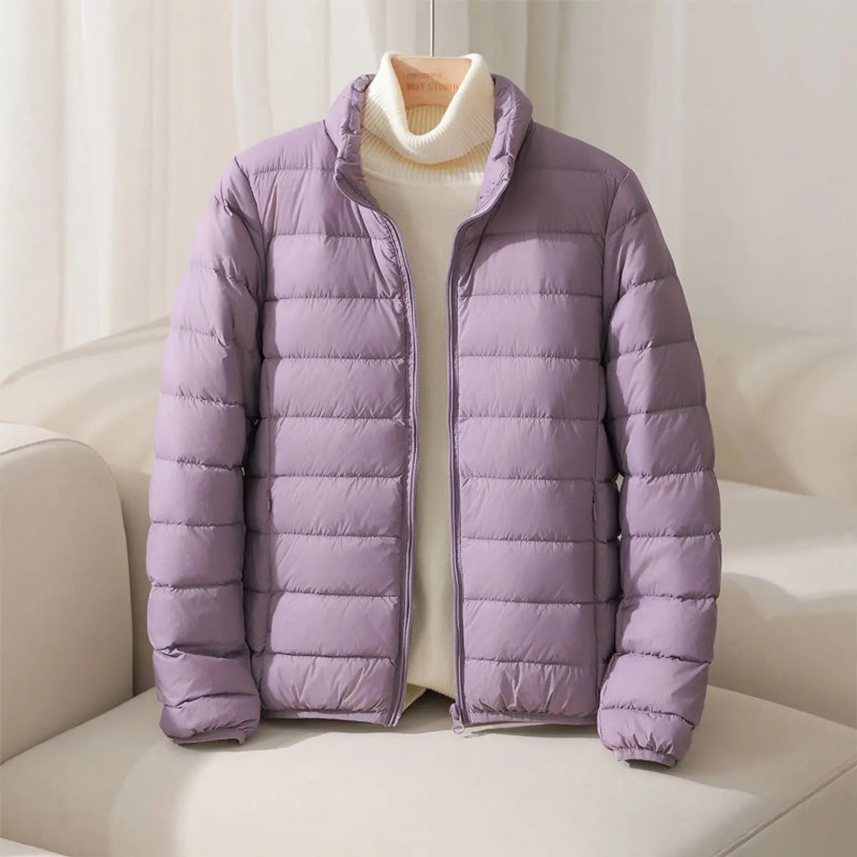 Chaqueta acolchada ligera tipo plumífero para mujer con cuello mao