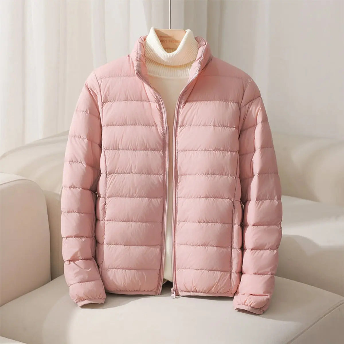 Chaqueta acolchada ligera tipo plumífero para mujer con cuello mao
