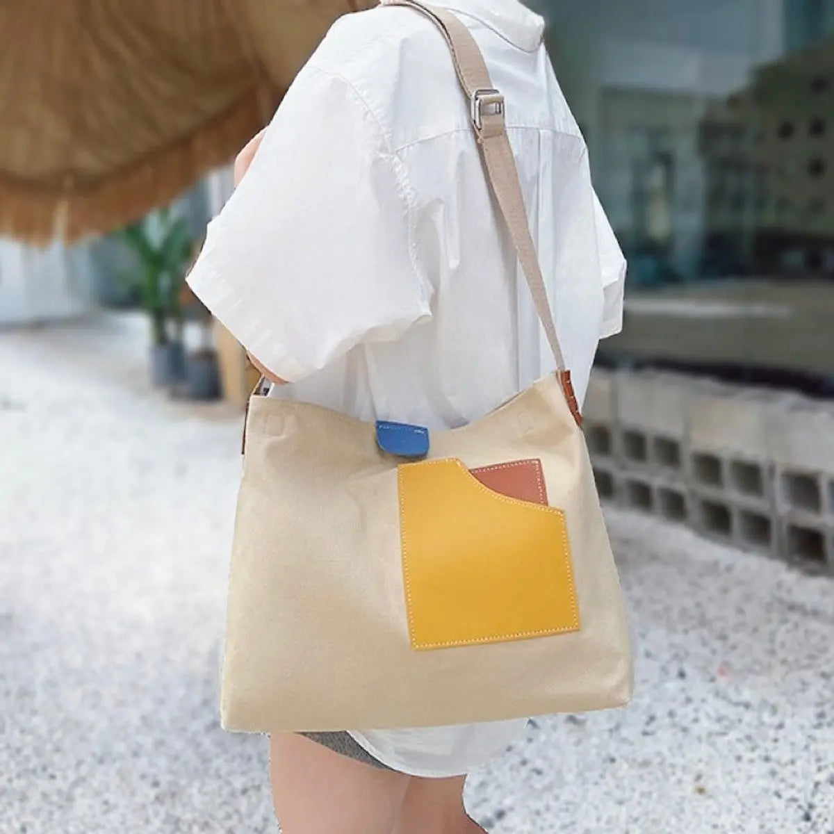 Bolso tote de lona para mujer con bloques de color, bolsillo de cuero PU y asa para el hombro