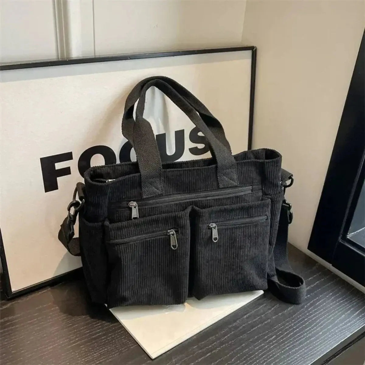 Bolso tote de pana para mujer con múltiples bolsillos y asa para el hombro