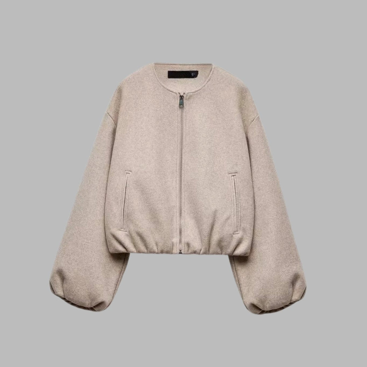 Chaqueta bomber corta para mujer sin cuello y con cremallera completa