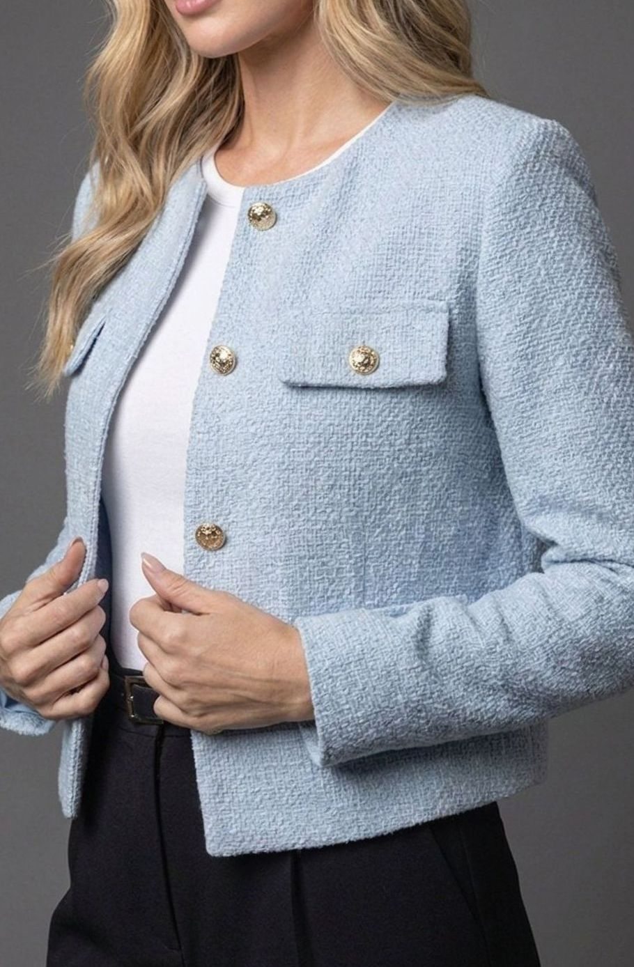 Blazer corto de tweed sin cuello para mujer con botones dorados y bolsillos con solapa