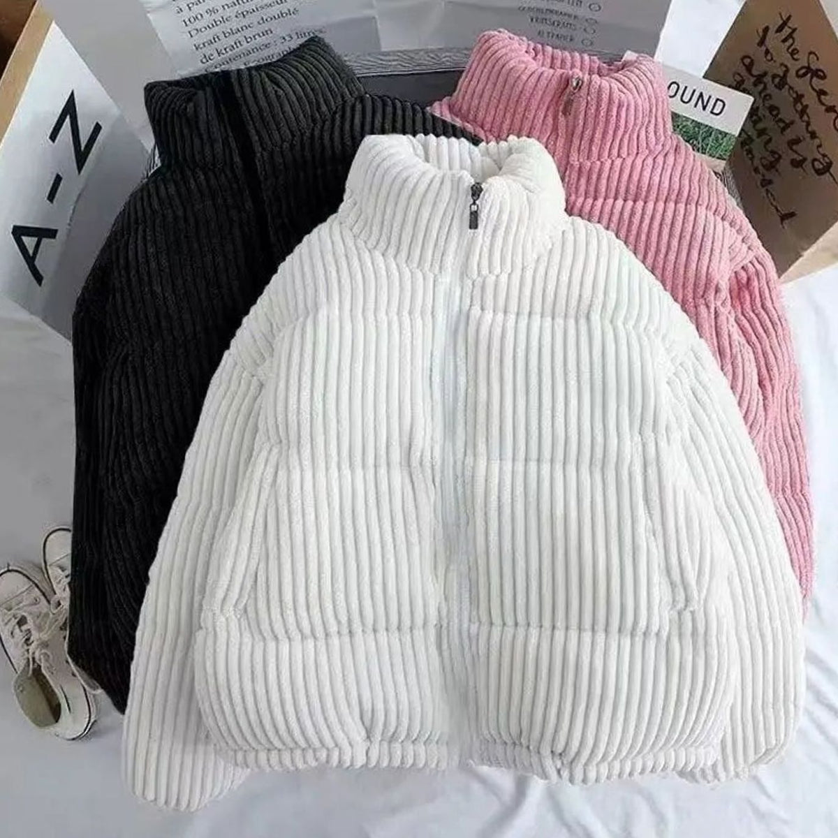 Chaqueta corta acolchada de pana para mujer