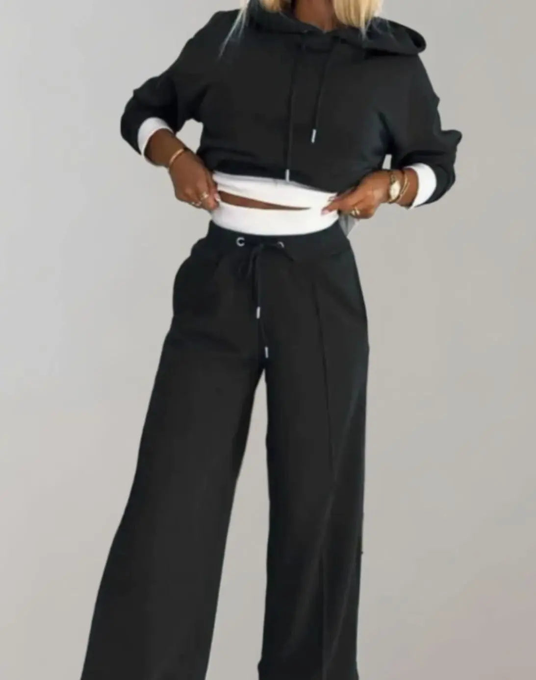 Conjunto deportivo corto para mujer con sudadera con capucha, pantalón de pierna ancha y cordón