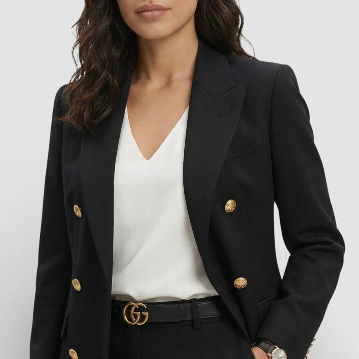 Conjunto de traje para mujer con blazer y pantalón entallados cruzados y botones dorados