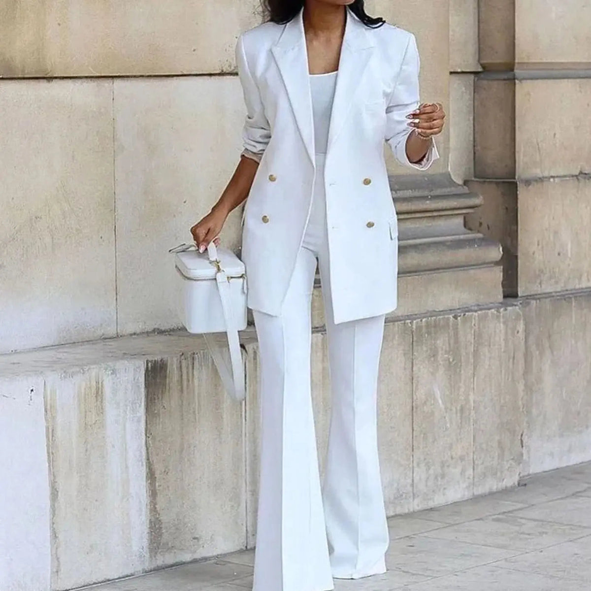 Conjunto de traje de mujer con blazer entallado de doble botonadura y pantalón acampanado