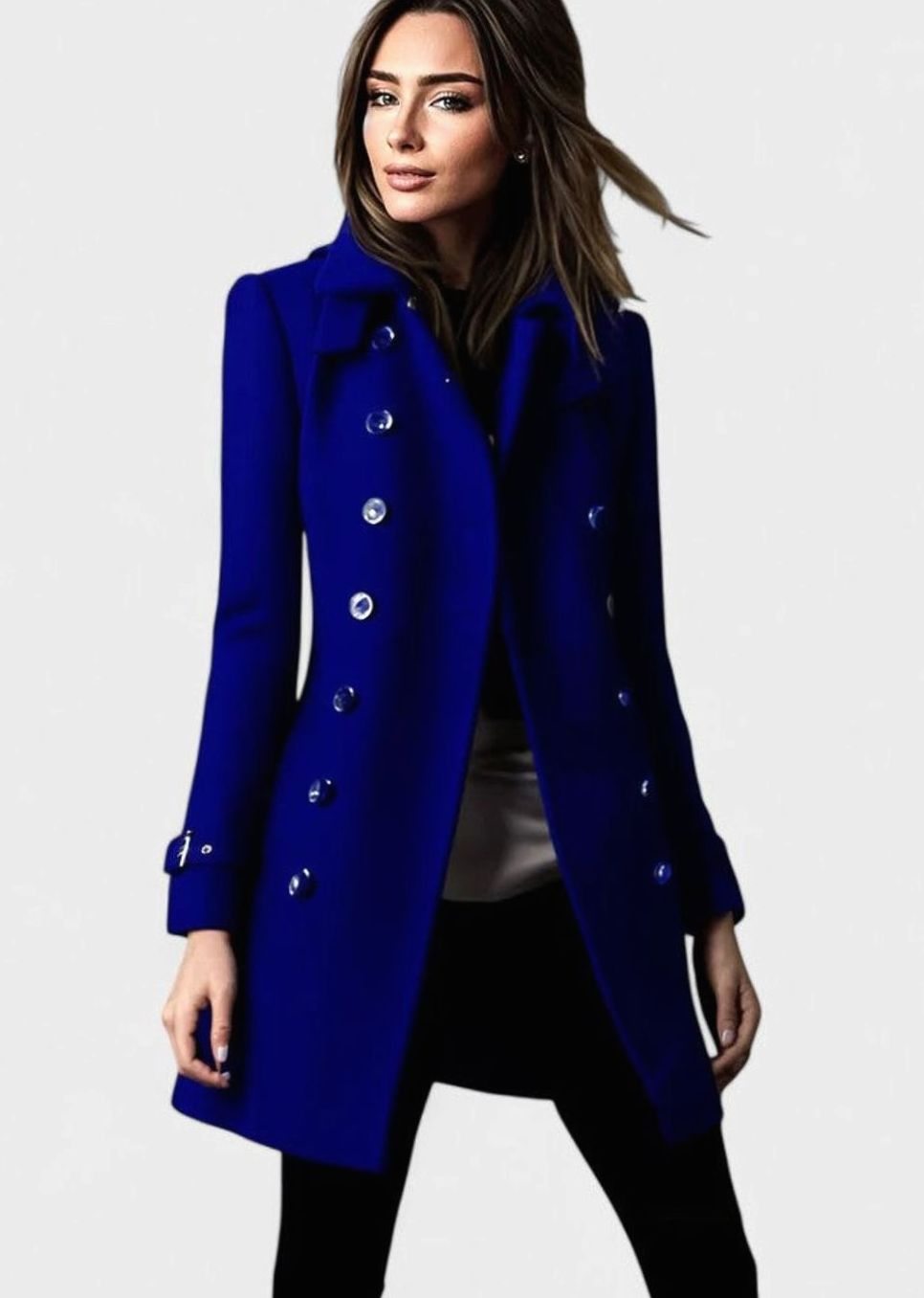 Abrigo elegante de invierno de mujer con doble botonadura