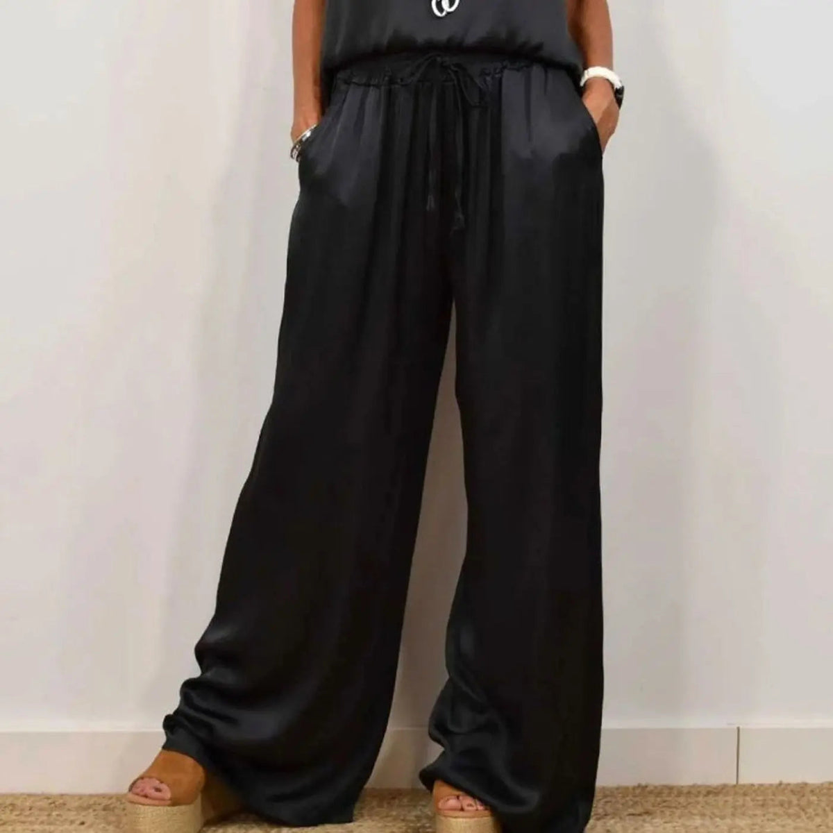 Conjunto elegante de dos piezas para mujer con pantalón de pierna ancha y top de manga corta