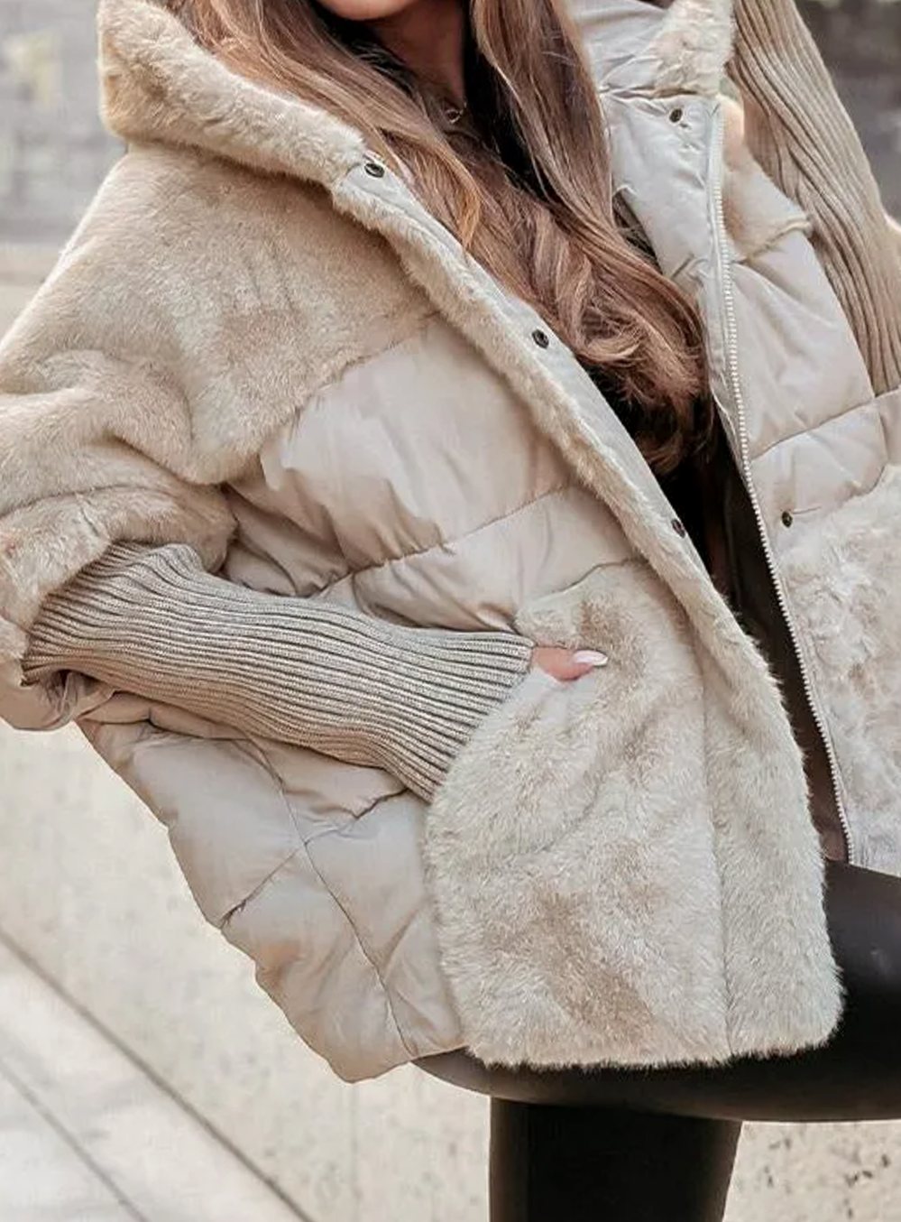 Chaqueta acolchada de invierno de mujer con capucha de piel sintética