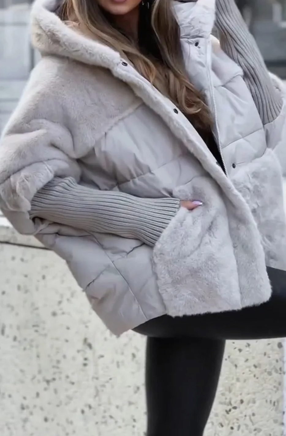 Chaqueta acolchada de invierno de mujer con capucha de piel sintética
