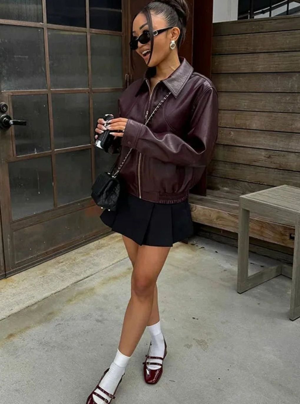 Chaqueta bomber de mujer de cuero sintético con cierre frontal y bajo elástico