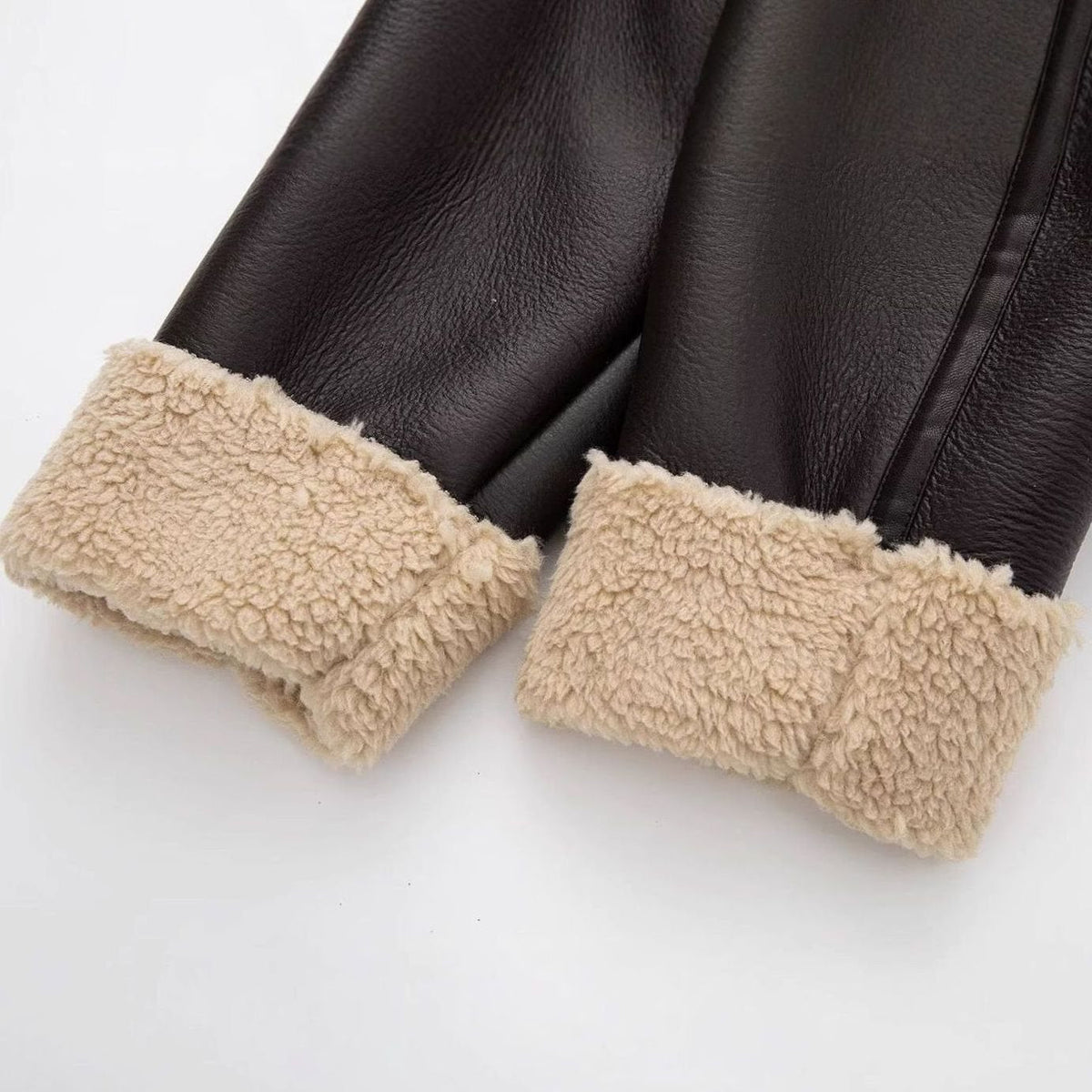 Abrigo de invierno con cremallera y ribete de borreguito sintético para mujer