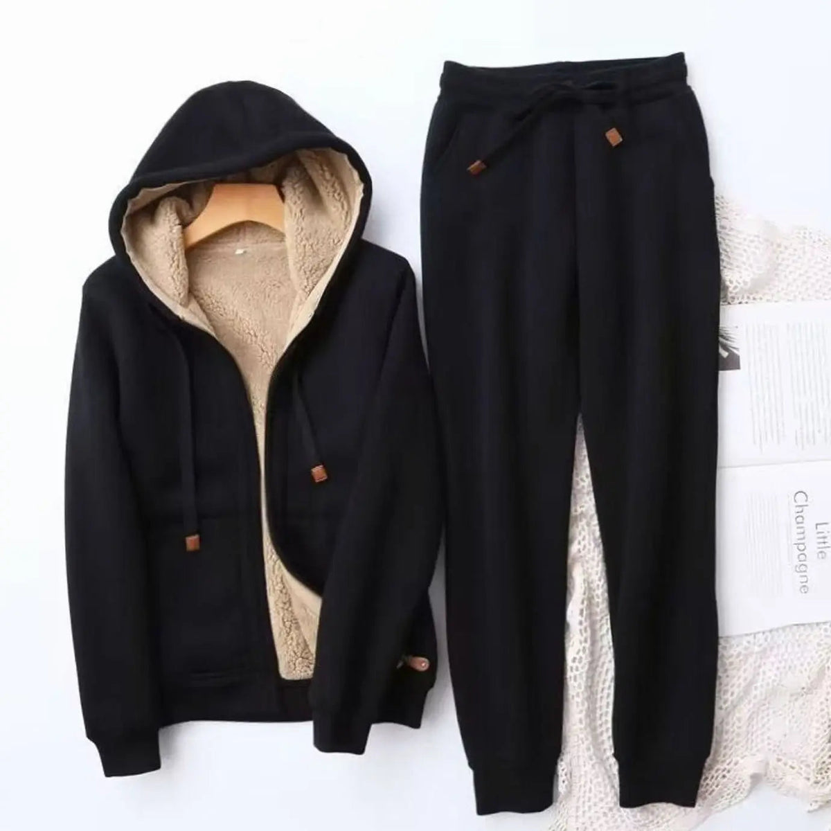 Conjunto deportivo de invierno con sudadera con capucha y joggers forrados de forro polar para mujer