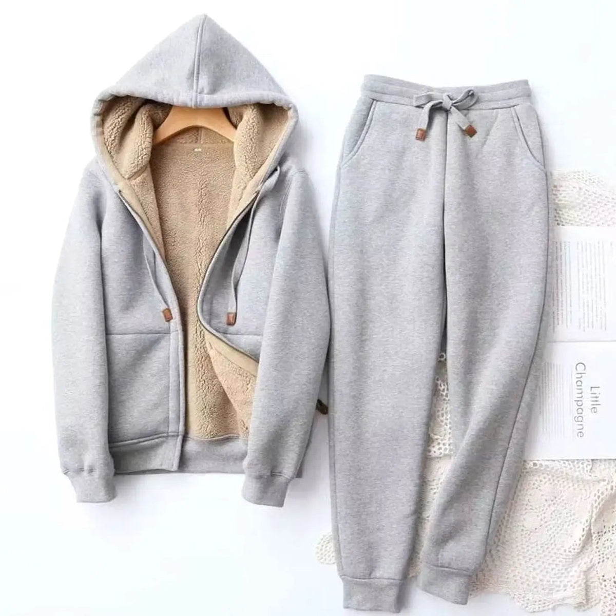 Conjunto deportivo de invierno con sudadera con capucha y joggers forrados de forro polar para mujer