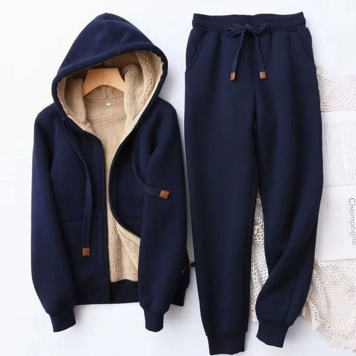 Conjunto deportivo de invierno con sudadera con capucha y joggers forrados de forro polar para mujer