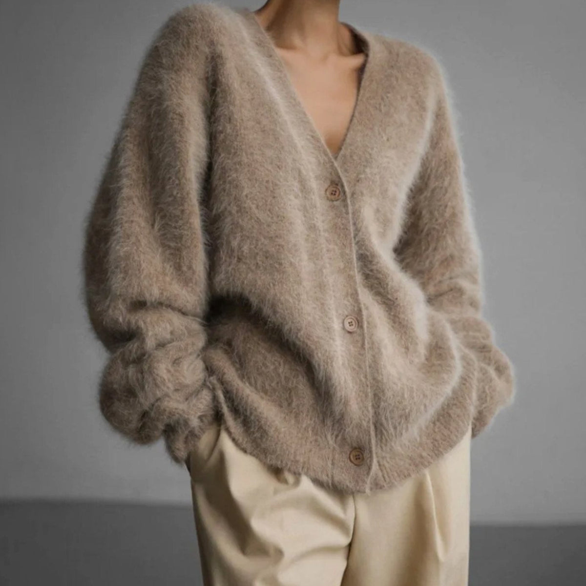 Cárdigan mullido de mezcla de mohair, cuello de pico y botones para mujer