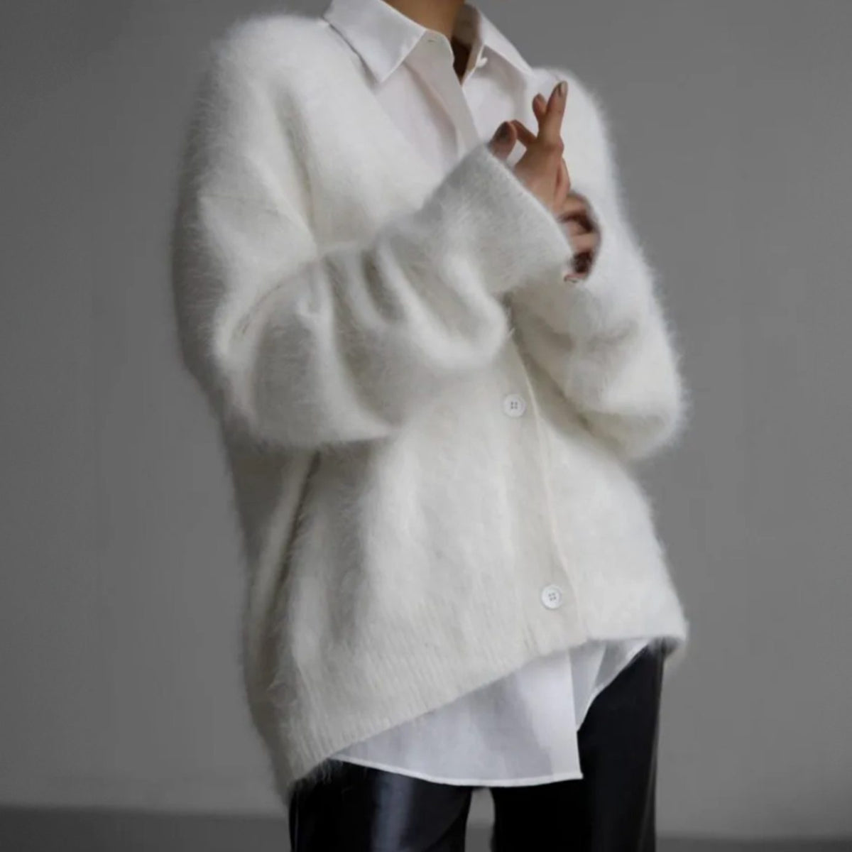 Cárdigan mullido de mezcla de mohair, cuello de pico y botones para mujer